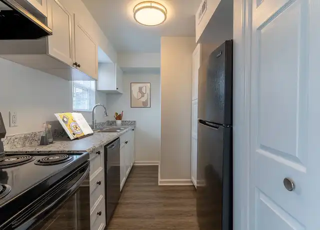 Property at Olde Towne Apartments - 1074 Park Ln, Middletown, OH, 45042, 0-2 beds, 1-2 bath, [object Object]