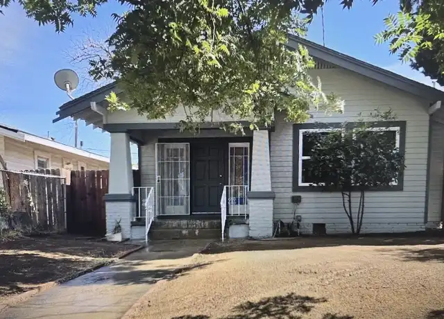 Property at 2516 E Clay Ave, Fresno, CA, 93701, 2 beds, 1 bath, [object Object]