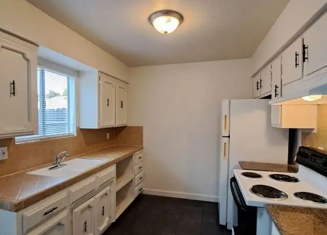 Property at 1022 W Clinton Ave Unit 104, Fresno, CA, 93705, 2 beds, 2 baths, [object Object]