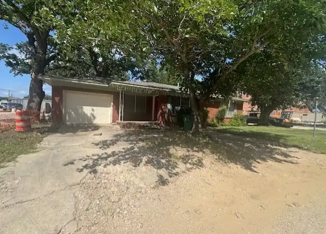Property at 190 N Saint Felix St, Stephenville, TX, 76401, 3 beds, 2 baths, [object Object]