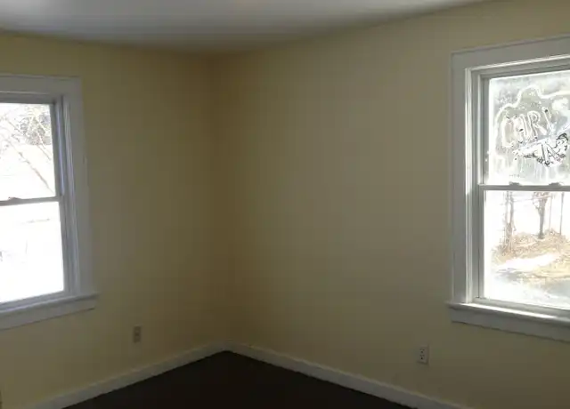 Property at 2923 Winter St, Fort Wayne, IN, 46806, 5 beds, 1 bath, [object Object]