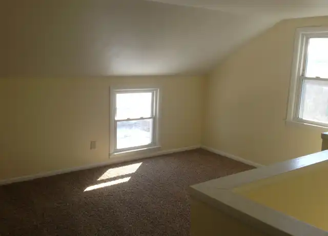 Property at 2923 Winter St, Fort Wayne, IN, 46806, 5 beds, 1 bath, [object Object]