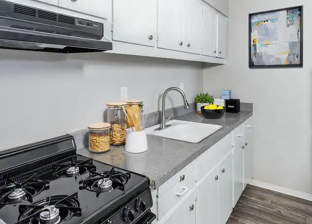 Property at Uptown Horizon - 7601 Lomas Blvd NE, Albuquerque, NM, 87110, 0-1 beds, 1 bath, [object Object]