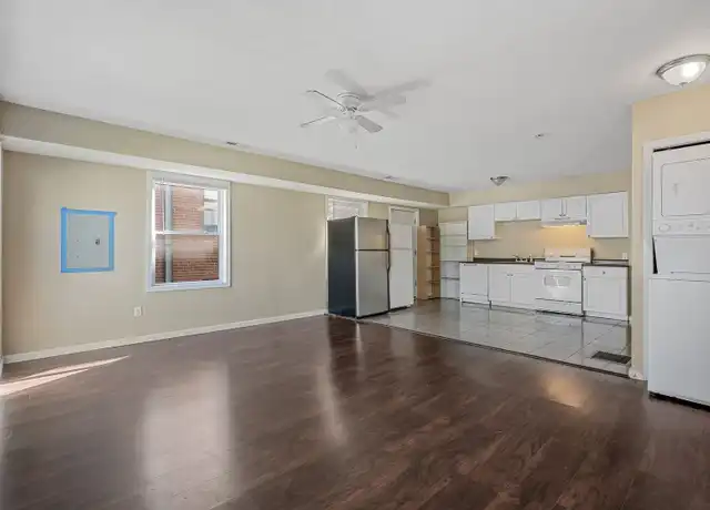 Property at 629 SE Oak St Unit 2, Minneapolis, MN, 55414, 5 beds, 2 baths, [object Object]