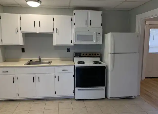 Property at 17 Edwards St Unit 1, Waterville, ME, 04901, 1 bed, 1 bath, [object Object]
