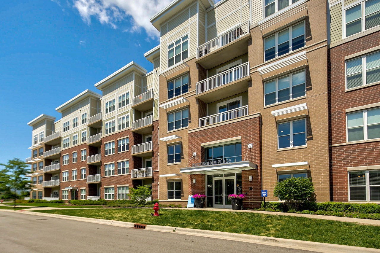 Buckingham Place Des Plaines