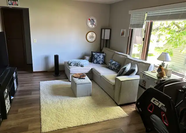Property at 1015 Broadway St Unit 3, Pella, IA, 50219, 2 beds, 1 bath, [object Object]
