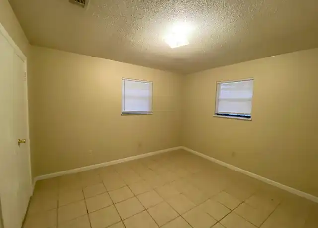 Property at 1102 N 20th St, Defuniak Springs, FL, 32433, 2 beds, 1 bath, [object Object]