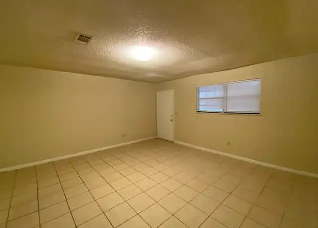 Property at 1102 N 20th St, Defuniak Springs, FL, 32433, 2 beds, 1 bath, [object Object]