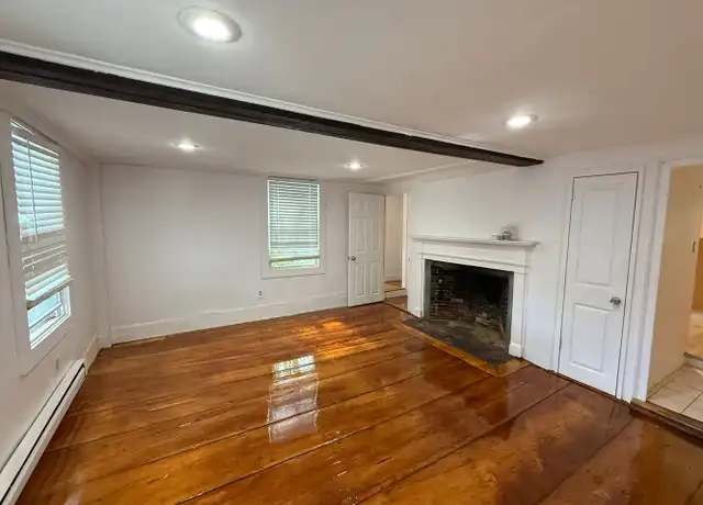 Property at 171R Pleasant St #1, Marblehead, MA, 01945, 2 beds, 1 bath, [object Object]