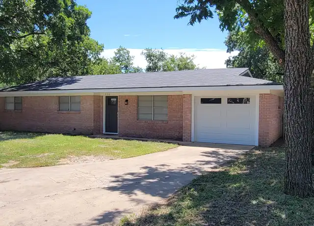Property at 950 W Park St, Stephenville, TX, 76401, 3 beds, 1.5 baths, [object Object]
