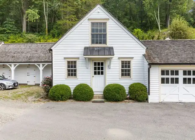 Property at 20-32 Old Post Rd, Bedford Corners, NY, 10549, 2 beds, 2 baths, [object Object]