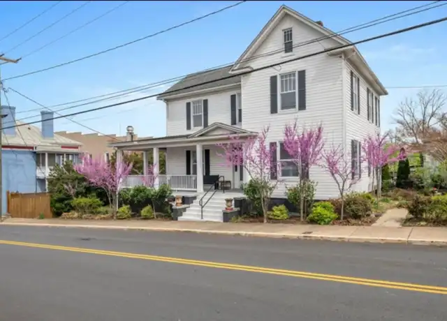 Property at 11 S Court St, Luray, VA, 22835, 4 beds, 1 bath, [object Object]