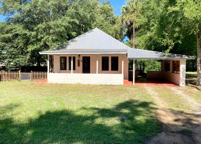 Property at 940 NE 5th Ave, Crystal River, FL, 34428, 2 beds, 1 bath, [object Object]