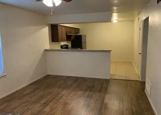 Property at 2291 W Oak St, Denton, TX, 76201, 2 beds, 1 bath, [object Object]