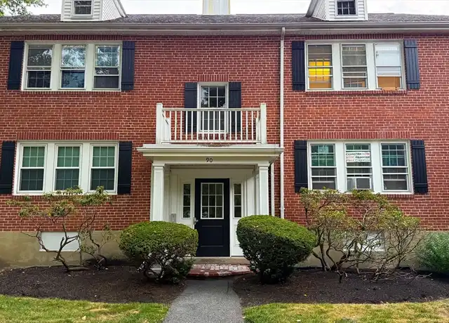 Property at 90 Boylston St #4, Chestnut Hill, MA, 02467, 2 beds, 1 bath, [object Object]