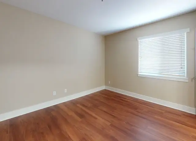 Photo of 1001 Cresta Way, San Rafael, CA 94903