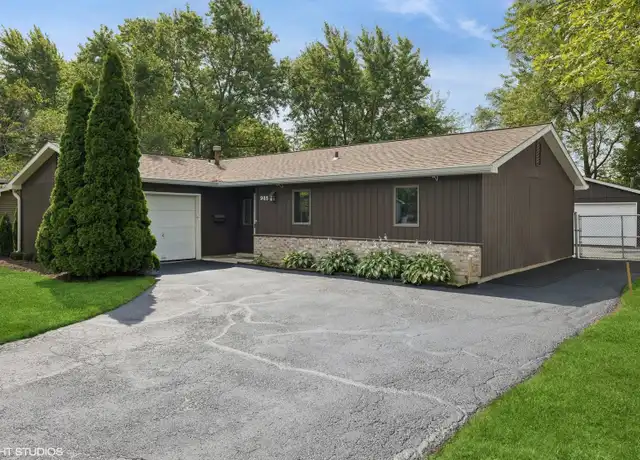 Property at 985 Heartwood Ln, Lake Zurich, IL, 60047, 3 beds, 2 baths, [object Object]