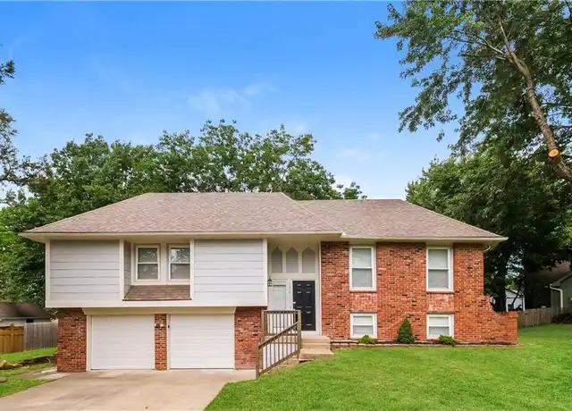 Property at 1018 Silver Lake Dr, Raymore, MO, 64083, 3 beds, 2 baths, [object Object]