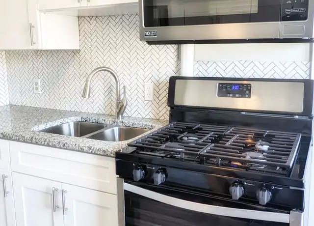 Property at 1181 Lincoln Ave Unit 2, St Paul, MN, 55105, 1 bed, 1 bath, [object Object]