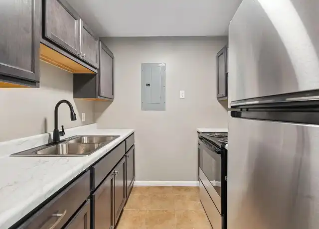 Property at Peoria North - 126 E Lake Ave, Peoria, IL, 61614, 2 beds, 1 bath, [object Object]