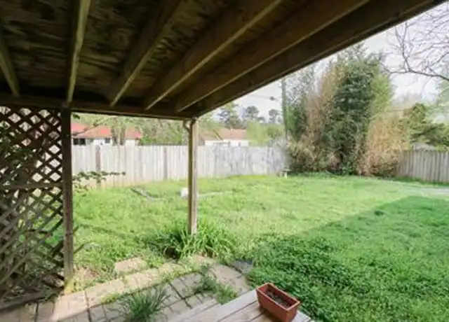 Property at 2152 S Clover Dr, Fayetteville, AR, 72701, 3 beds, 2 baths, [object Object]