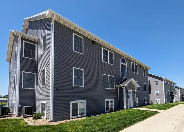 Property at 1317 B Ave W Unit 18, Oskaloosa, IA, 52577, 2 beds, 1 bath, [object Object]