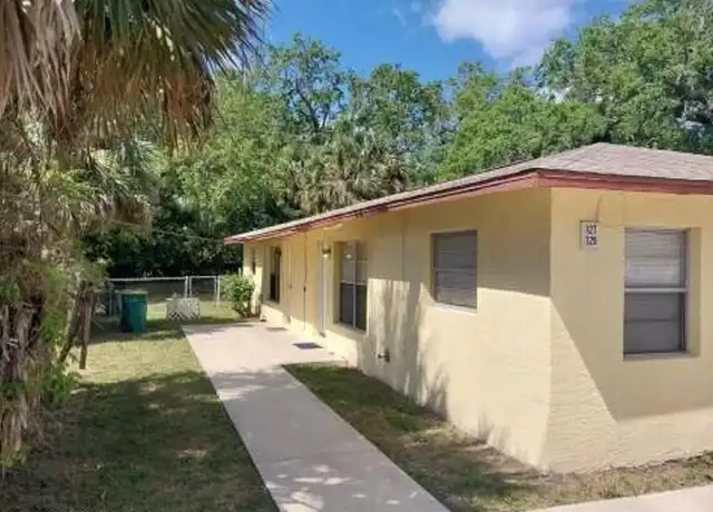 Property at 127 West Ct, Melbourne, FL, 32904, 2 beds, 1 bath, [object Object]
