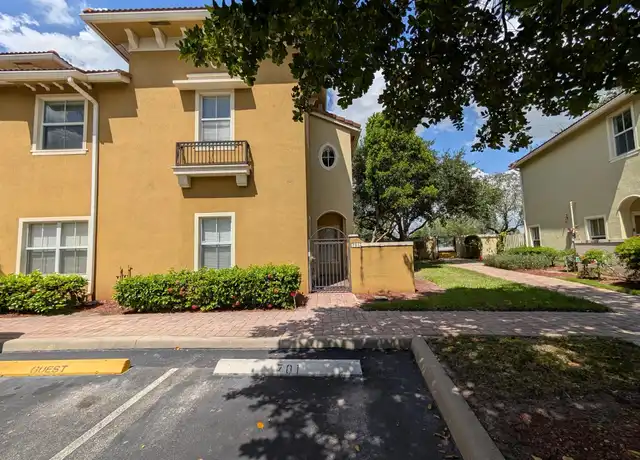 Property at 701 Prospect Rd Unit 701, Oakland Park, FL, 33309, 3 beds, 3 baths, [object Object]