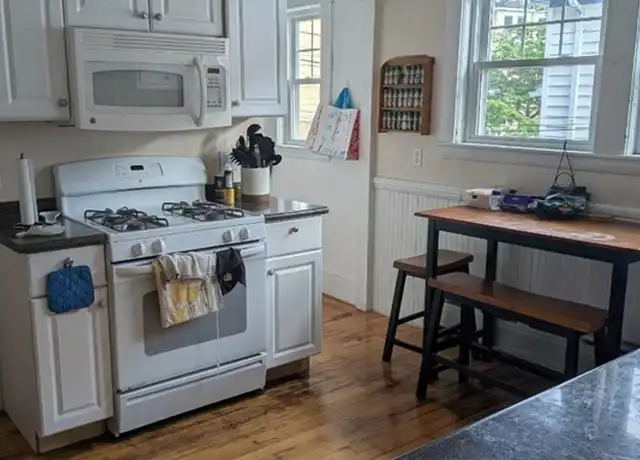 Property at 283 Alewife Brook Pkwy Unit 2, Somerville, MA, 02144, 2 beds, 1 bath, [object Object]