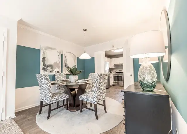 Photo of 100 Chattahoochee Cir, Roswell, GA 30075