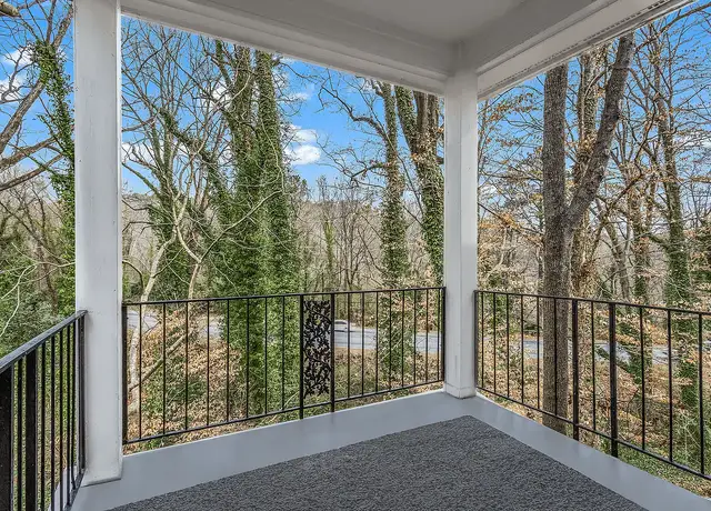 Photo of 100 Chattahoochee Cir, Roswell, GA 30075