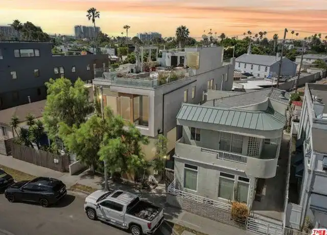 Property at 1712 1/2 Abbot Kinney Blvd, Venice, CA, 90291, 2 beds, 3 baths, [object Object]