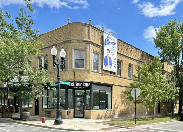 Property at 3953 N Hamilton Ave Unit F3, Chicago, IL, 60618, 2 beds, 1 bath, [object Object]
