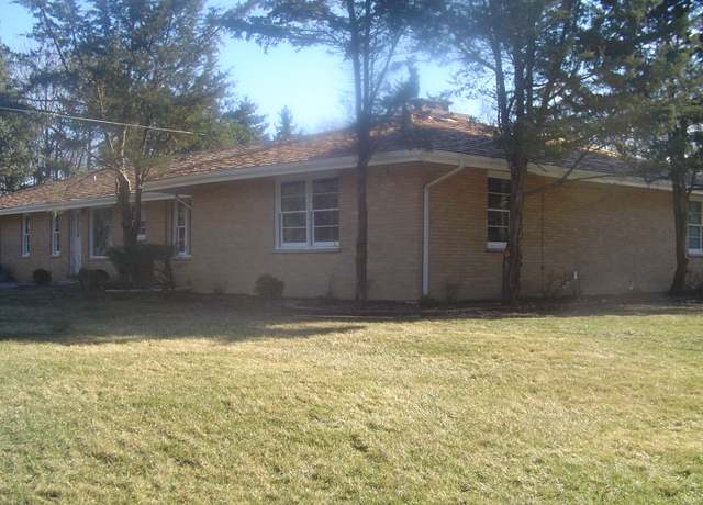 Photo of 996 Castlegate Ct, Lake Forest, IL 60045