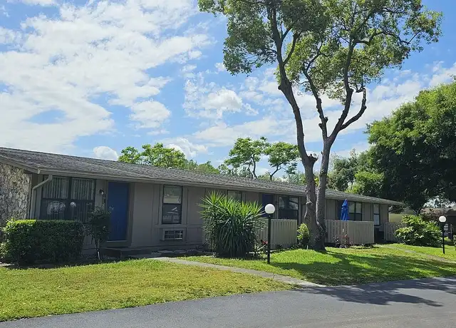 Property at Crystal Court Apartments - 1969 Crystal Grove Dr, Lakeland, FL, 33801, 1 bed, 1 bath, [object Object]