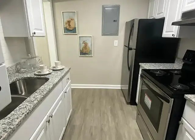 Property at Palmier Apartments - 400 Westwood St, Mobile, AL, 36606, 1 bed, 1 bath, [object Object]