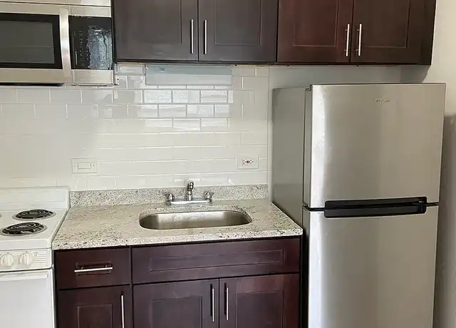 Property at 6611 north Sheridan road building - 6611 N Sheridan Rd, Chicago, IL, 60626, 0 beds, 1 bath, [object Object]
