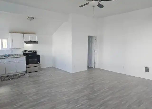 Property at 703 Duryea St Unit B, Raymond, WA, 98577, 2 beds, 2 baths, [object Object]