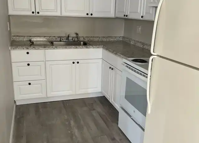 Property at 44 New Britain Ave, Hartford, CT, 06106, 1 bed, 1 bath, [object Object]