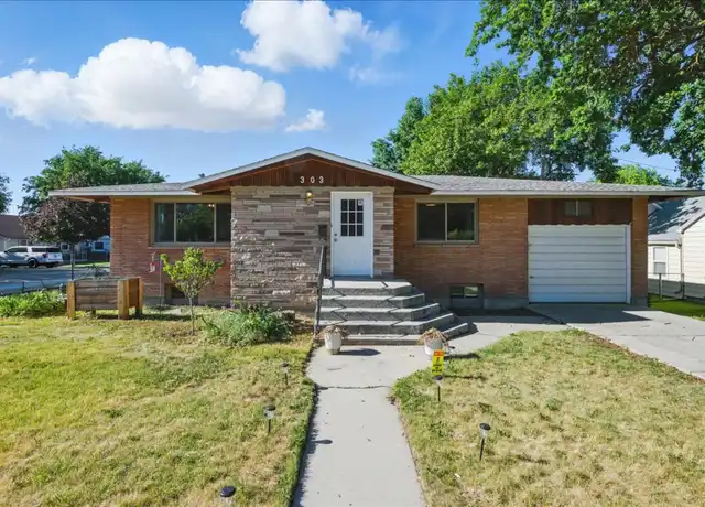 Property at 303 W Pine Ave Unit 1, Meridian, ID, 83642, 2 beds, 1 bath, [object Object]
