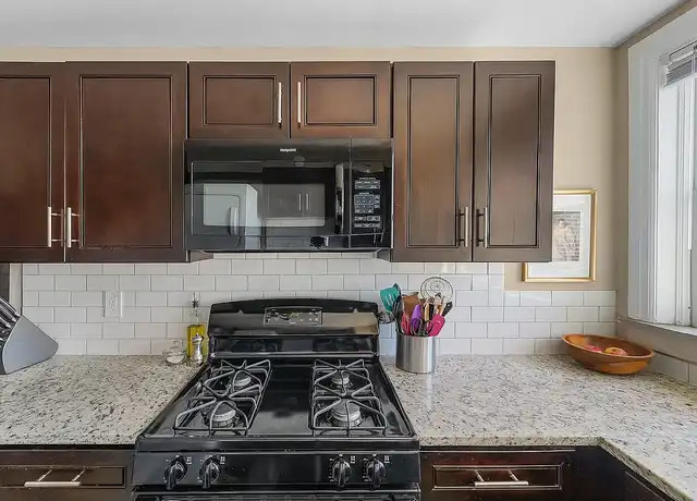 Property at Summit/Hampden Hall - 4404 McPherson Ave, St. Louis, MO, 63108, 1 bed, 1 bath, [object Object]