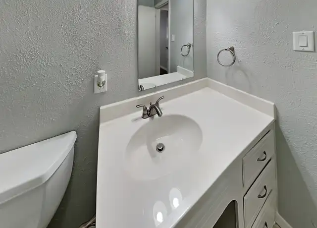 Property at 706 Lilly St, Cleburne, TX, 76033, 2 beds, 1 bath, [object Object]