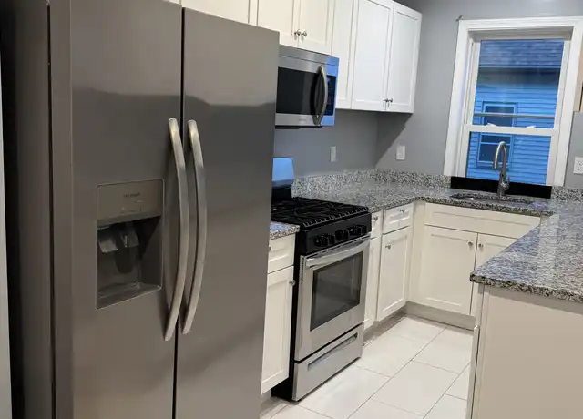 Property at 92 Ballard St Unit 2, Fall River, MA, 02720, 3 beds, 1 bath, [object Object]