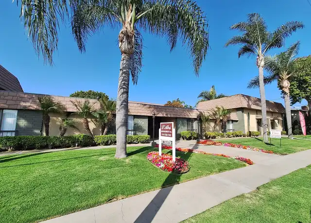 Property at The Courtyards - 324 E 20th St, Costa Mesa, CA, 92627, 2 beds, 1-2 bath, [object Object]