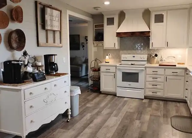 Property at 1829 N Main St, Weatherford, TX, 76085, 2 beds, 2 baths, [object Object]
