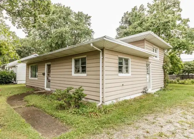 Property at 1700 10th St, Charleston, IL, 61920, 3 beds, 1.5 baths, [object Object]