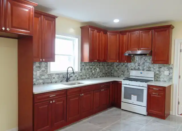Property at 9 Court St, Waterbury, CT, 06705, 3 beds, 1 bath, [object Object]