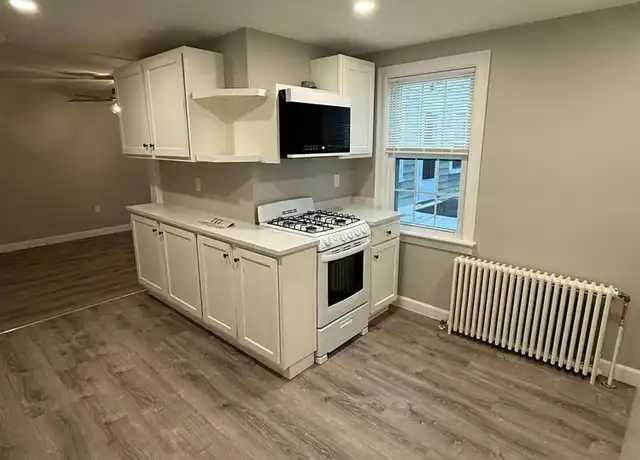 Property at 16 Magnolia Ave Unit 7, Gloucester, MA, 01930, 2 beds, 1 bath, [object Object]