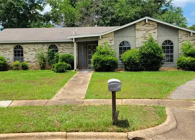 Property at 6214 Palos Ct, Mobile, AL, 36609, 3 beds, 2 baths, [object Object]